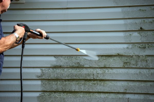 Vinyl Siding Power Washing in Mission Viejo