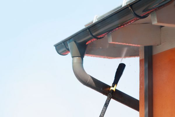 Eaves Power Washing in Mission Viejo